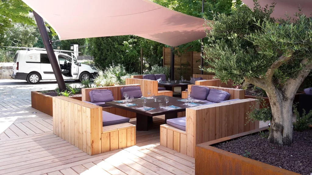 Salon d'extérieur en bois - Réalisé par Pro du Bois 84