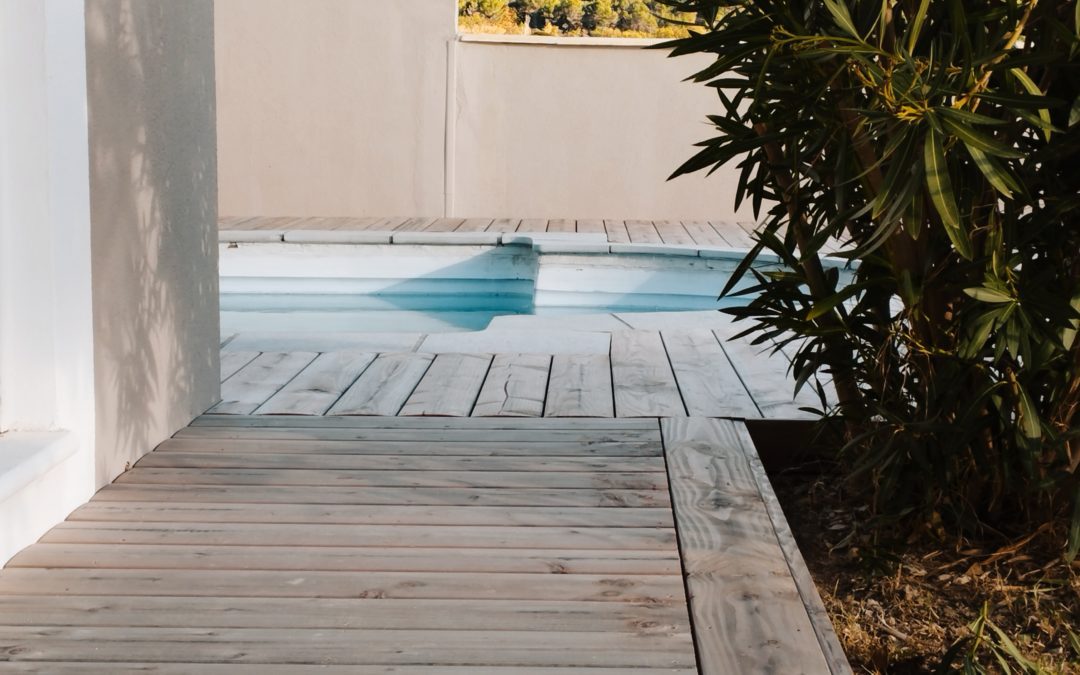 Terrasse en Douglas Grisé, un choix esthétique, durable et local